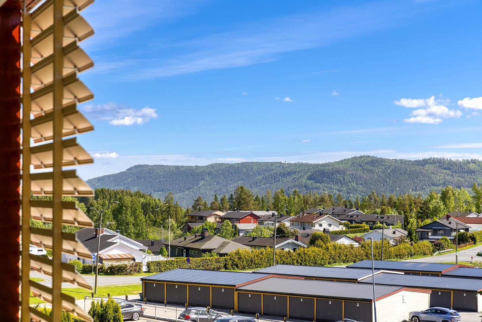 Utsikt mot de omkringliggende åsene. Galleribilde