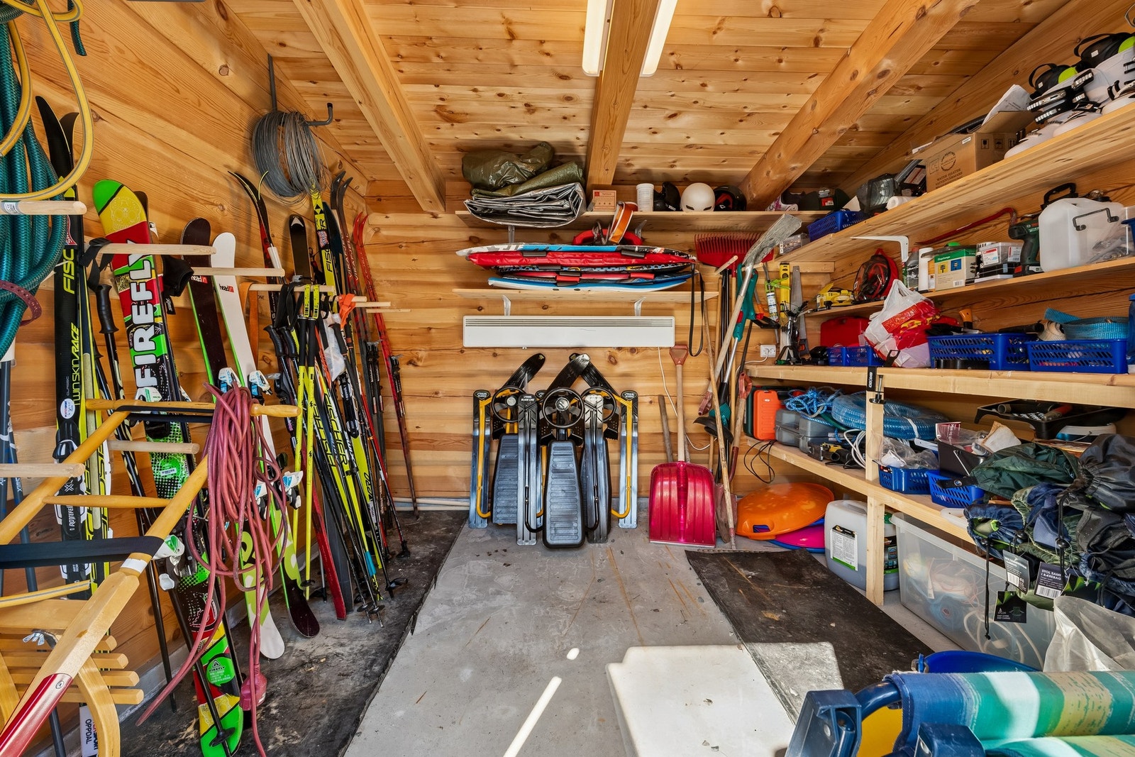 Grillhytte / Sportsbod med god plass for lagring Galleribilde