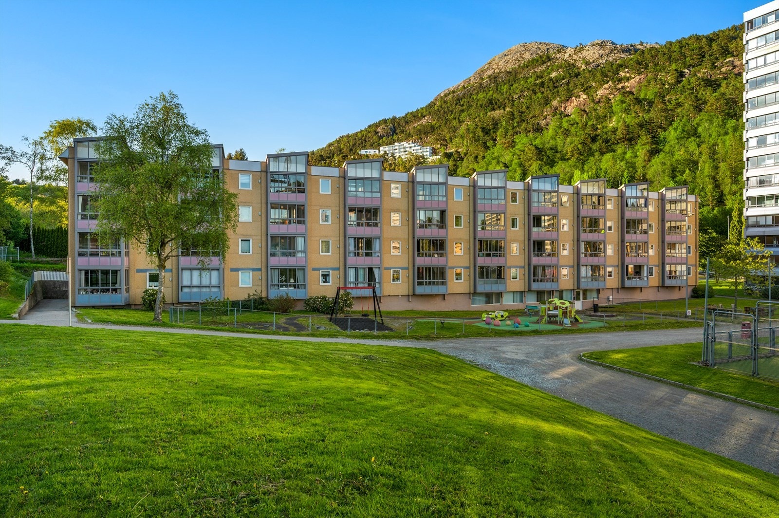 Her bosetter du deg i fine og etablerte omgivelser, tett på flotte naturopplevelser og bylivet Galleribilde