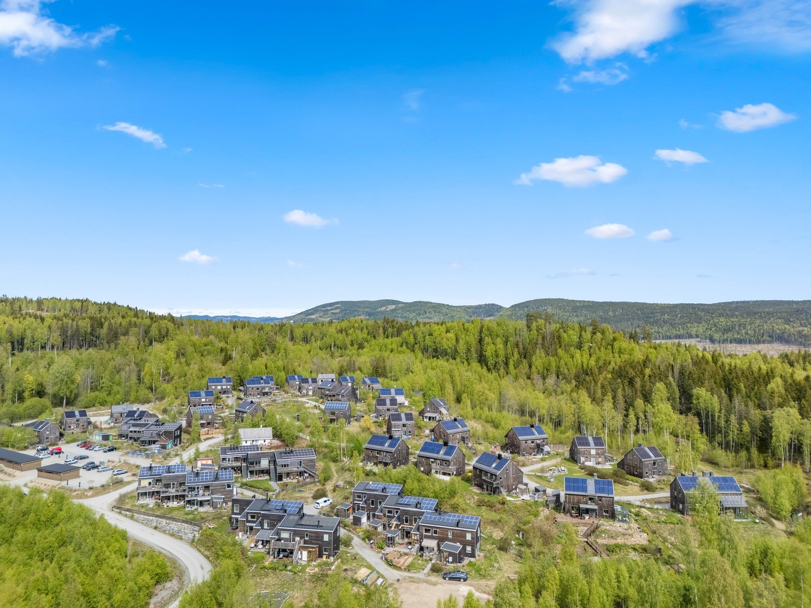 Om vinteren er det kort vei til oppkjørte skiløyper og Hurdal skisenter, kun ca. ti minutter unna. Galleribilde