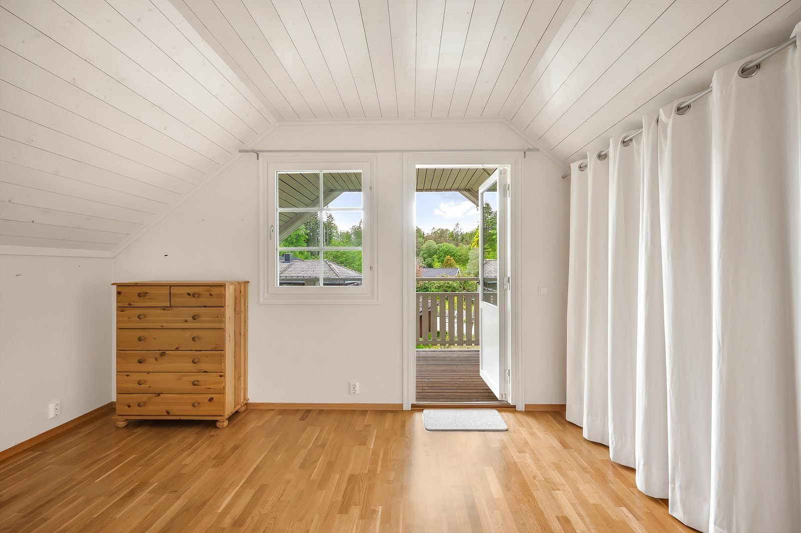 Utgang til balkong. Galleribilde