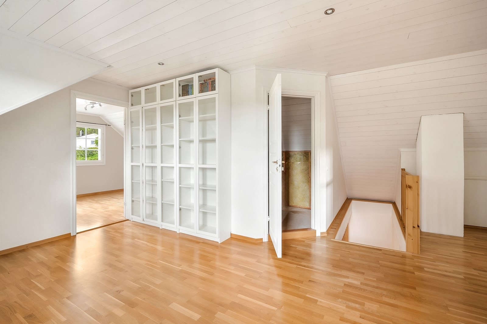 Loftstue. Galleribilde