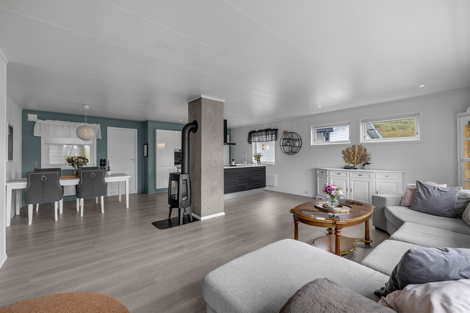 God plass til stort spisebord Galleribilde