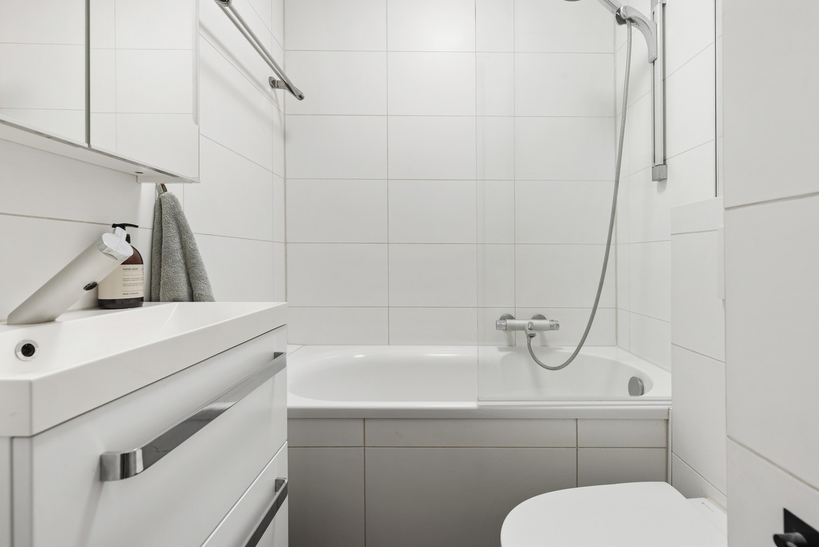 - Pent flislagt baderom med varme i gulv - Galleribilde