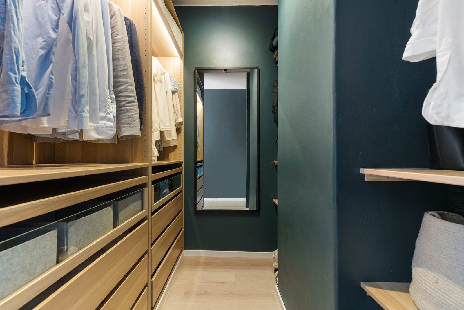 - Meget praktisk walk-in-closet - Galleribilde