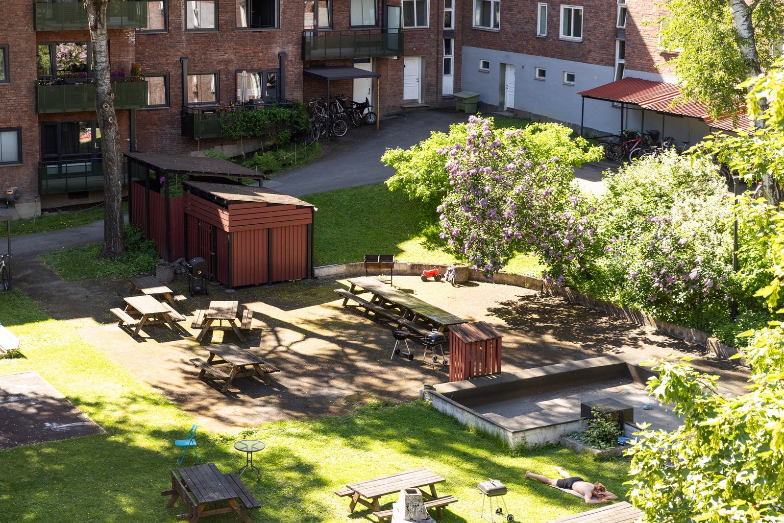 - Hyggelig utsyn mot bakgården - Galleribilde
