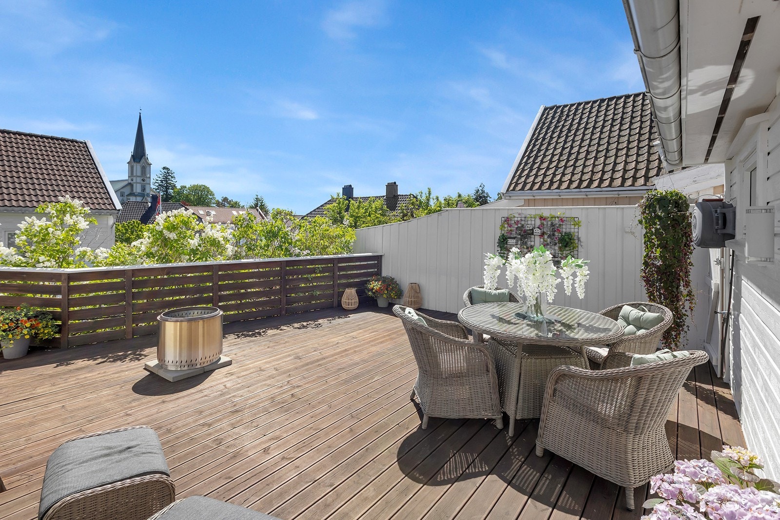 Meget pen uteplass med fantastiske solforhold. Galleribilde