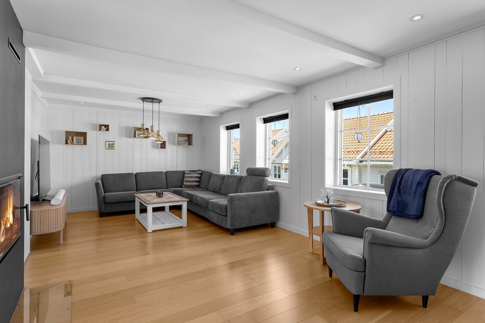 I stue er det god plass til stor sofagruppe. Her er det også satt inn down lights i tak. Galleribilde