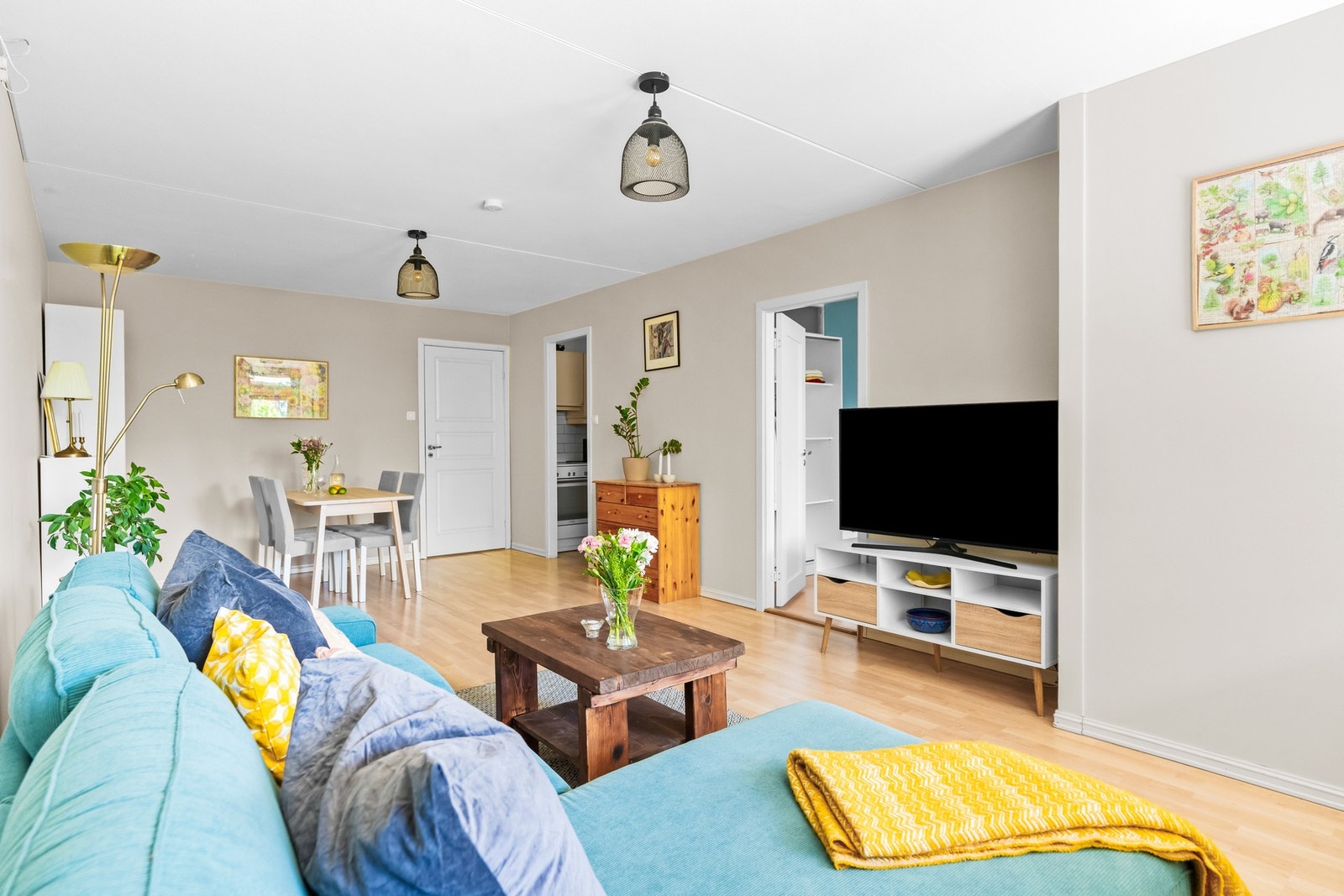 Her er det god plass til sofagruppe og spisebord Galleribilde