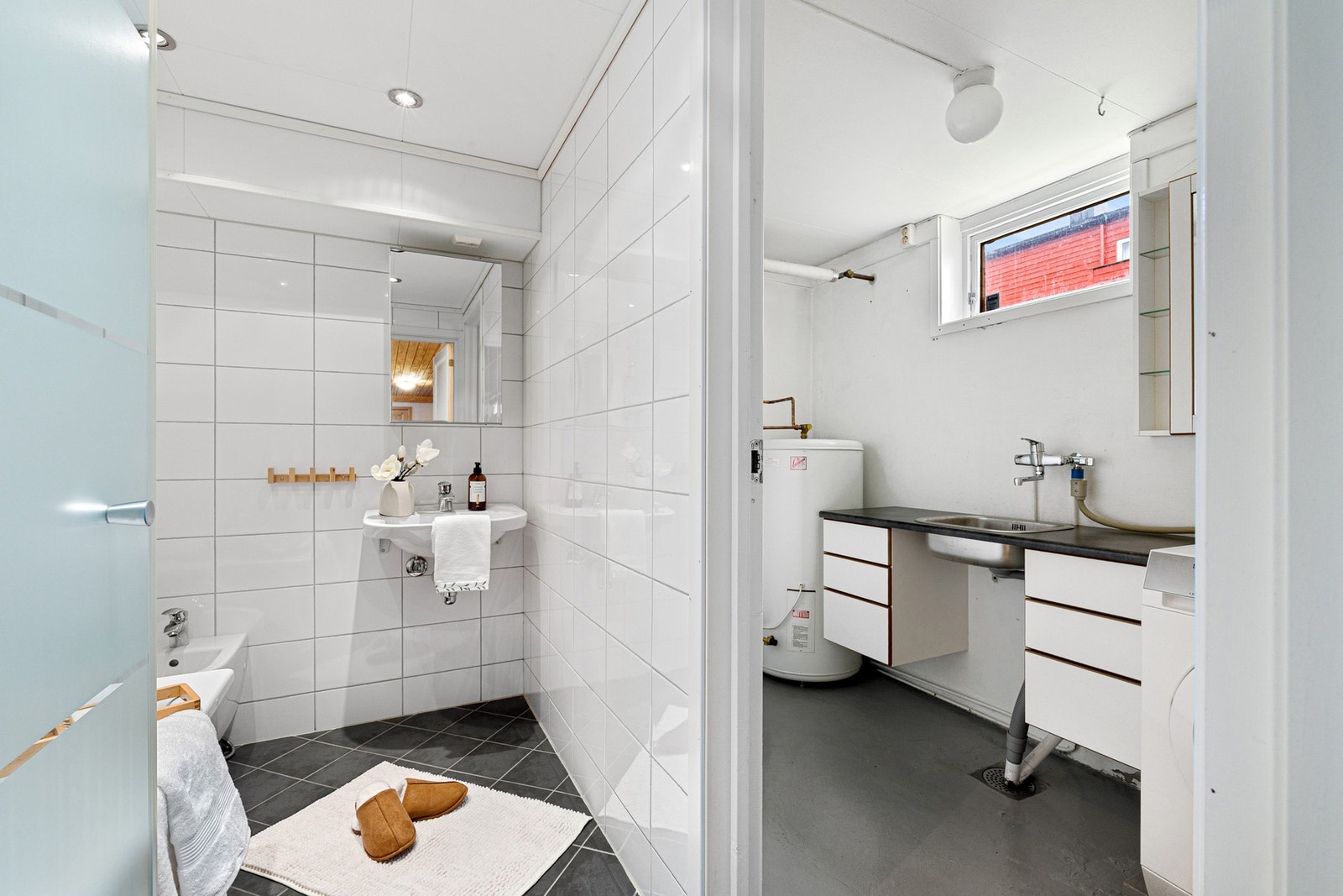 Badet har behagelig gulvvarme som gir økt komfort. Galleribilde