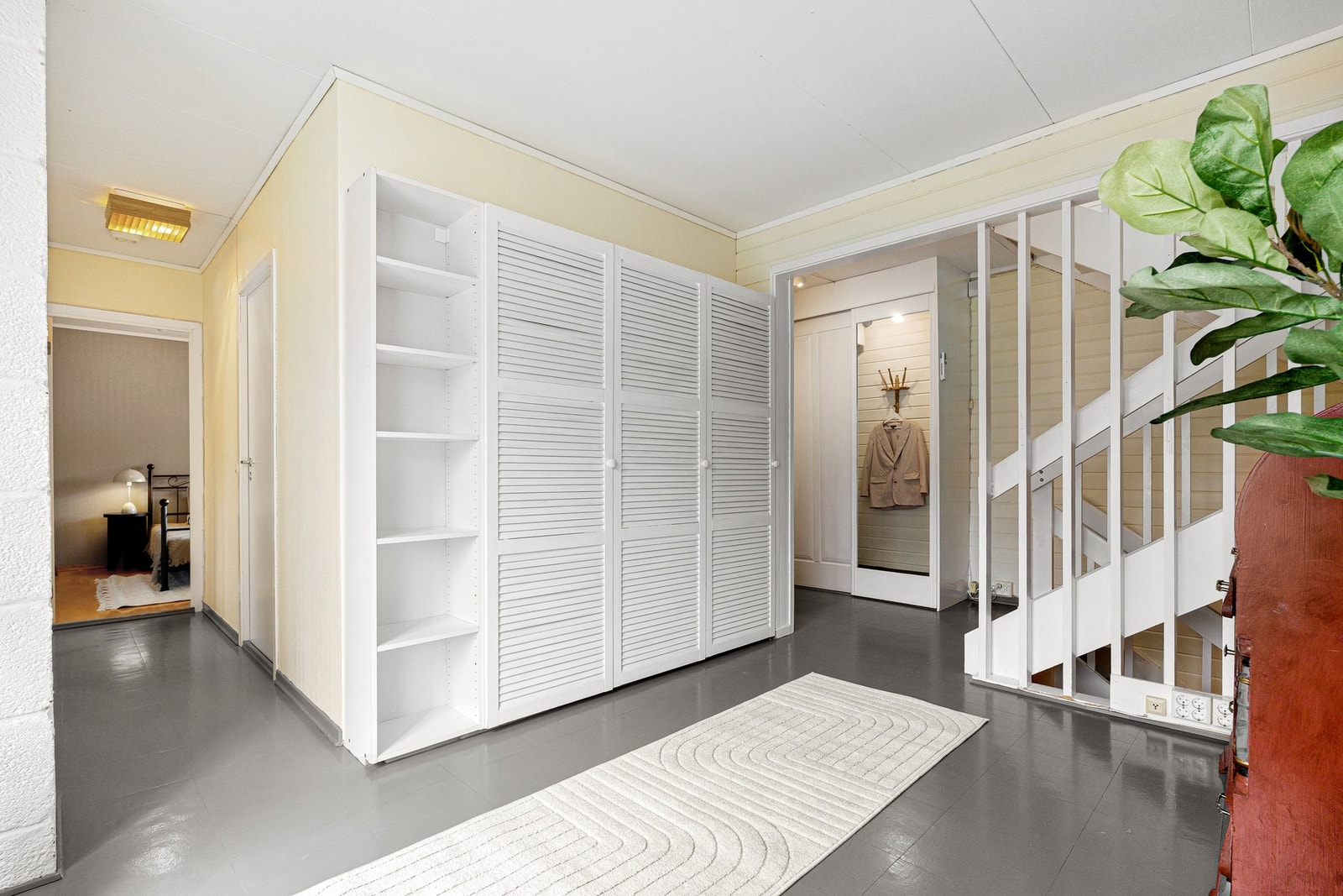 Stor gang på 22 m² med god plass til oppbevaring. Galleribilde