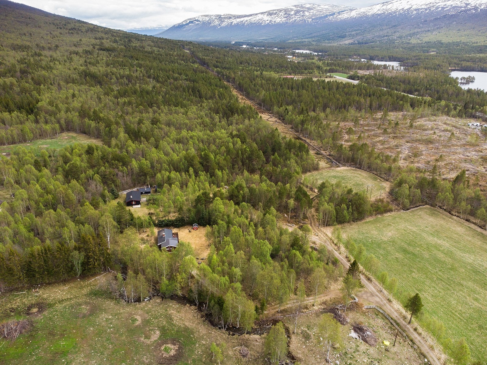 Herfra er det kort vei til et bredt spekter av friluftsaktiviteter som fotturer, sykling og fiske. Galleribilde