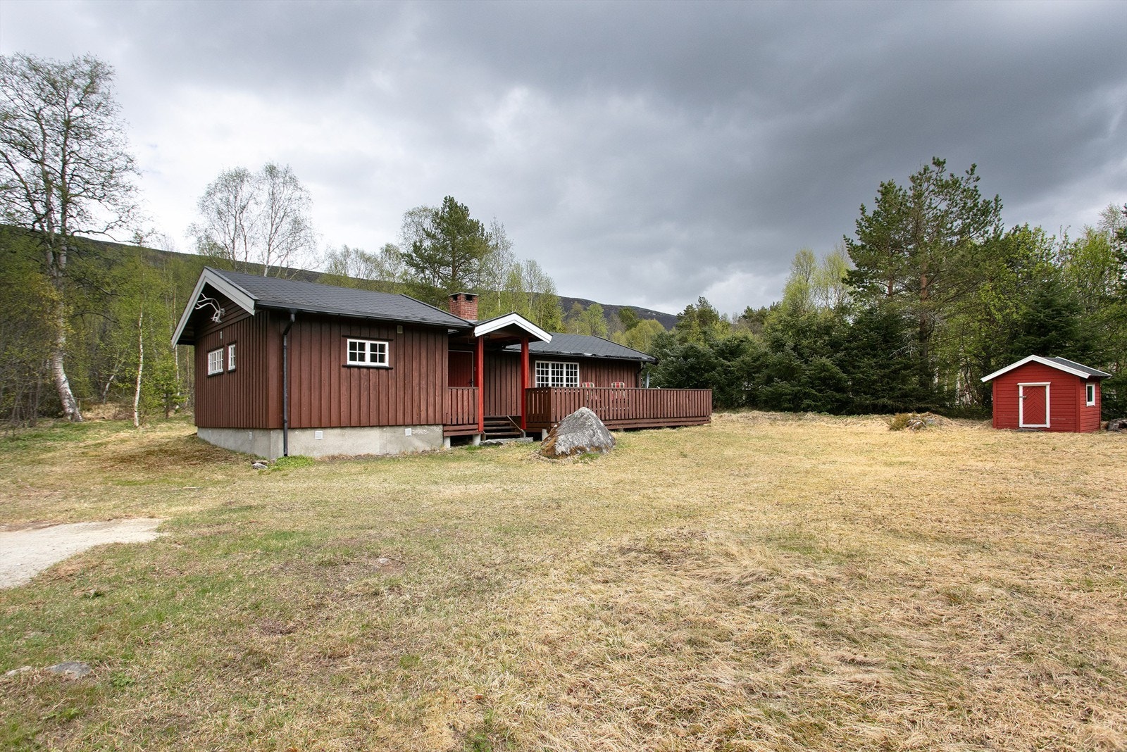 Hytta ligger avsides til, uten nære naboer, og gir en følelse av å ha naturen helt for seg selv. Galleribilde