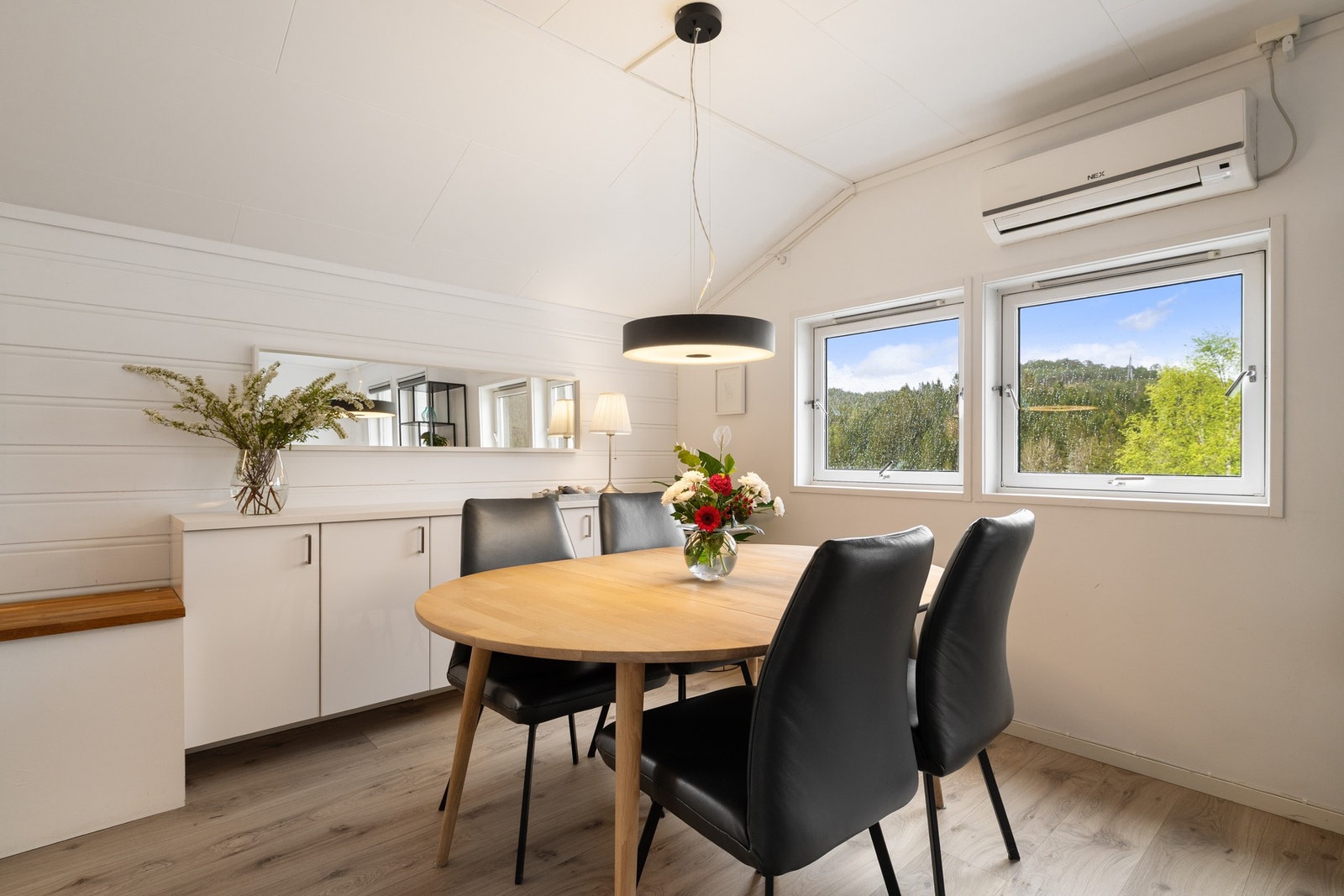 God plass til spisestuebord Galleribilde