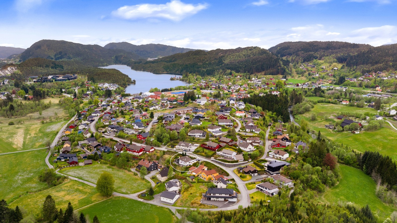 Søfteland har relativt flatt terreng noe som gjør det enklere å ta seg rundt Galleribilde