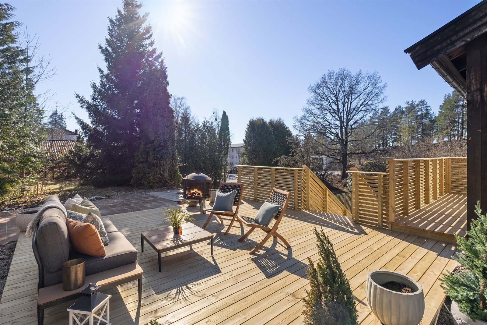 Terrassen har utgang fra stuen. Galleribilde