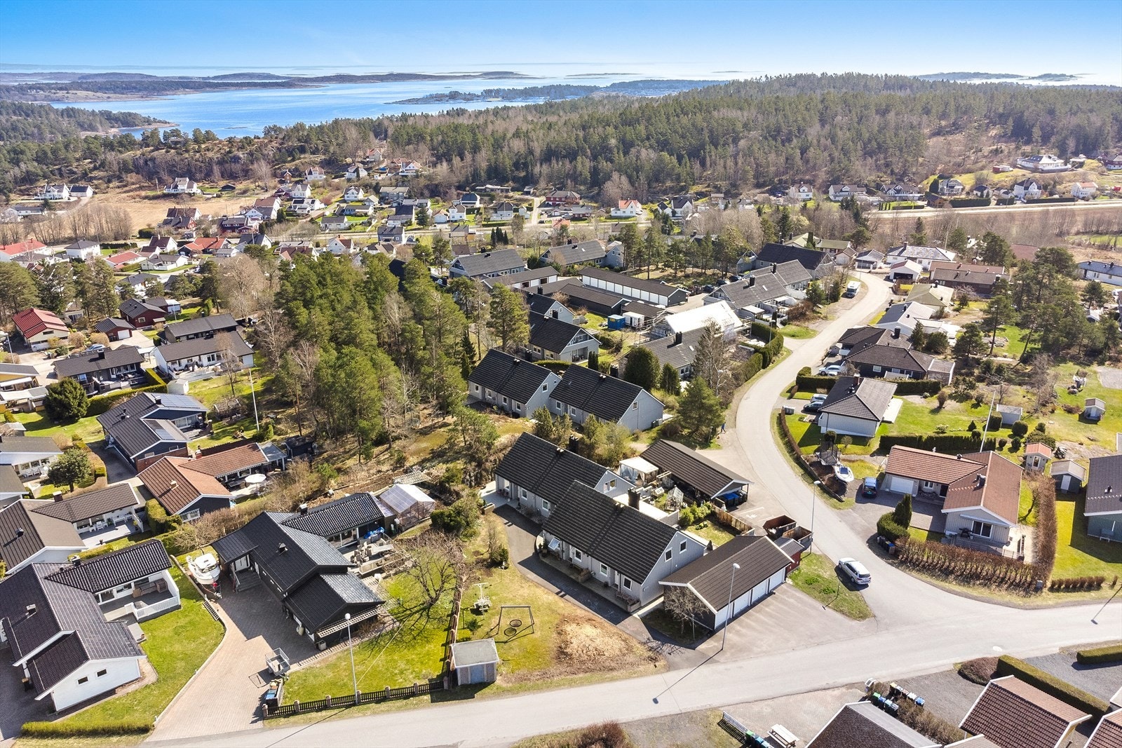 Med eiendommen følger det også fellesarealer og egen garasje. Galleribilde