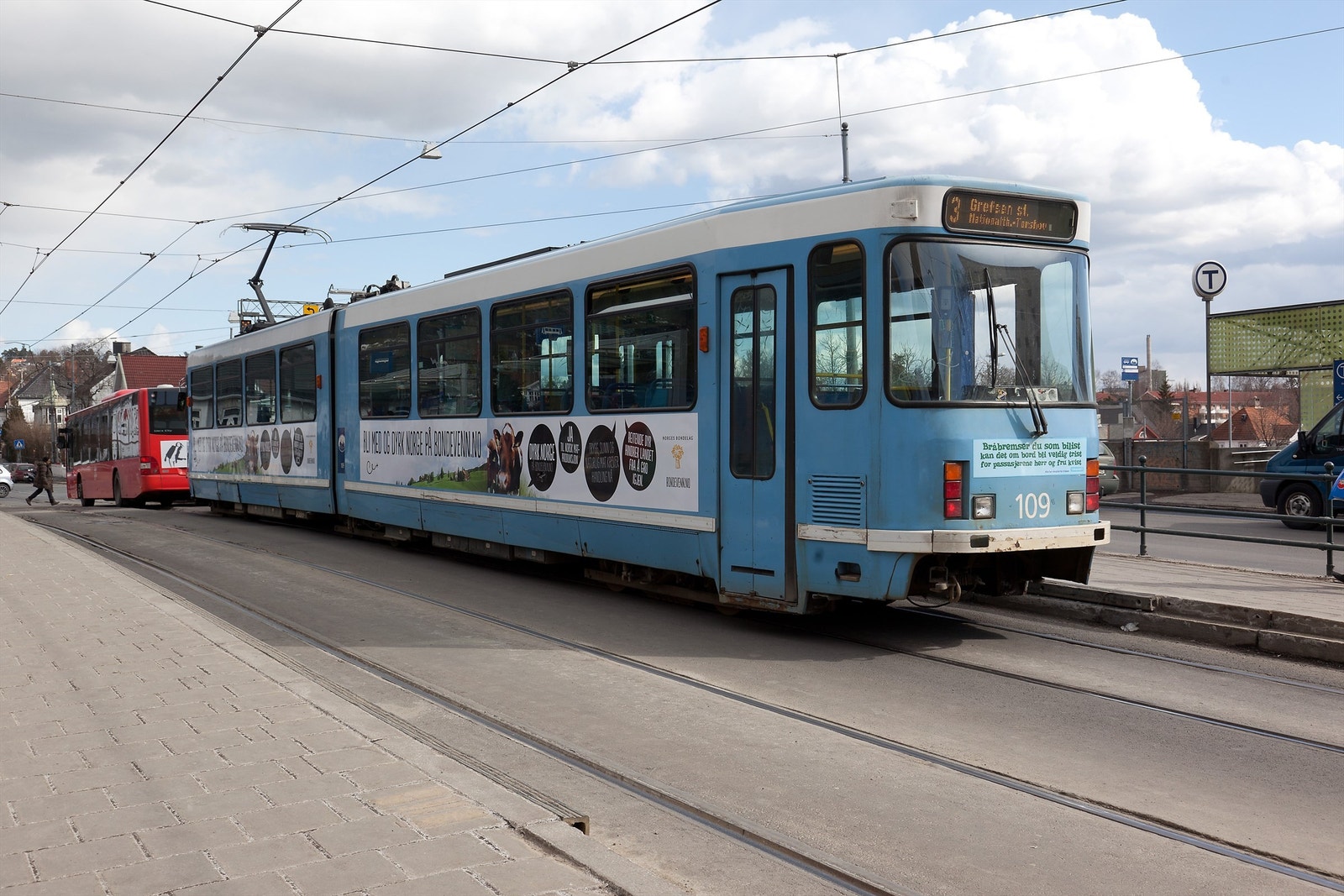 Storo trikkeholdeplass, samt t bane linje til sentrum i nærheten Galleribilde