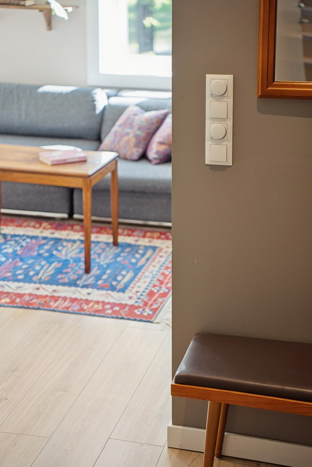 God belysning med dimbare spotter og taklamper Galleribilde