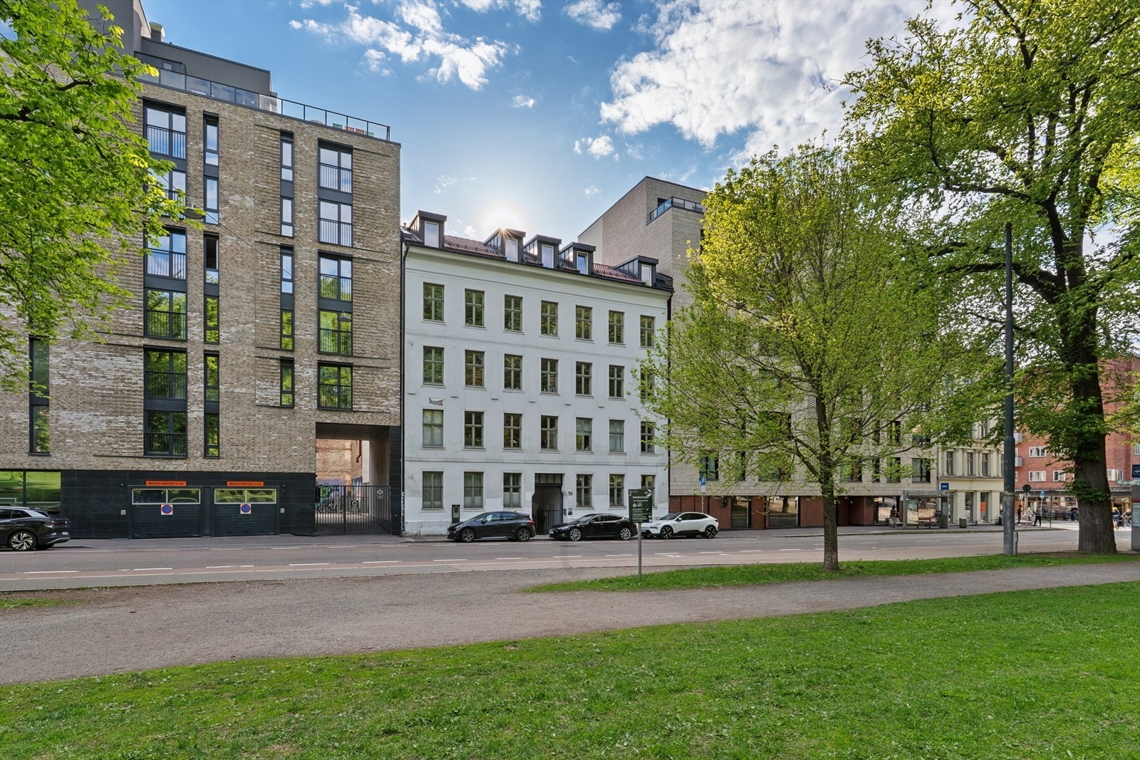 Fasade - sett fra Botsparken Galleribilde