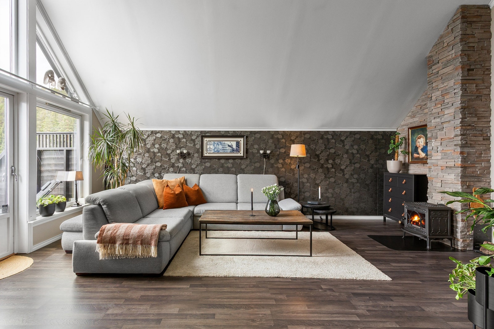 Fra stuen er det direkte utgang til en veranda på 21 m². Galleribilde