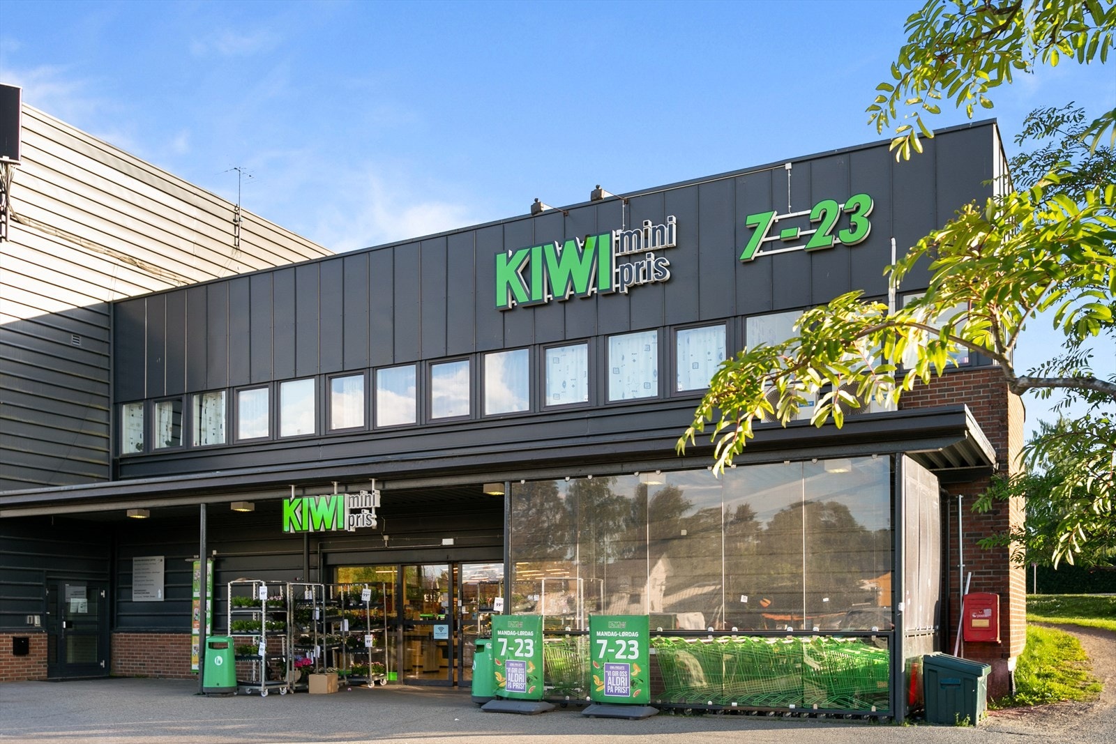 Flere dagligvarebutikker i området. Galleribilde