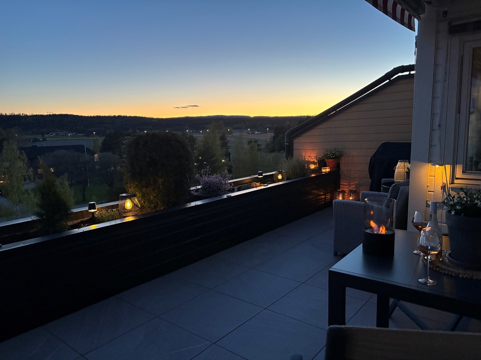 Selgers egne bilder fra uteplassen. Galleribilde