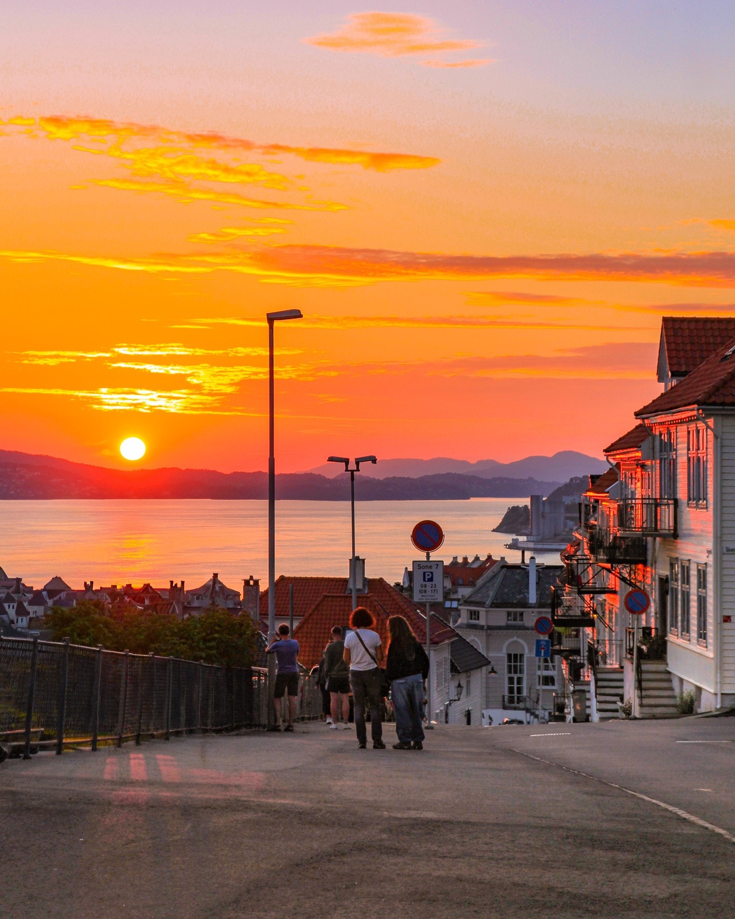 Solnedganger som dette er kun et par minutters gange fra boligen (Foto: Anna Takle) Galleribilde
