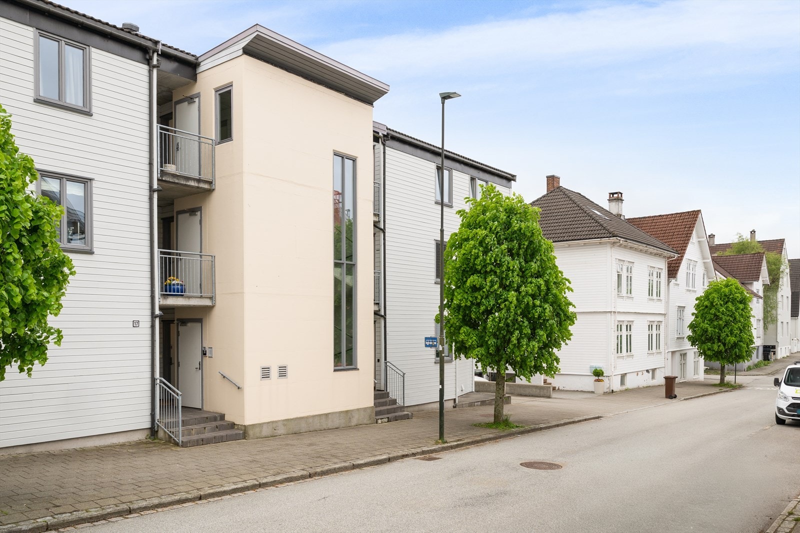 Her bor du meget sentralt, med kort vei til alt man trenger i hverdagen. Det er kort avstand til Stavanger sentrum, Stavanger Øst og Pedersgata, med alt fra kjapp take-away til Michelin-restauranter. Flere flotte fri- og turområder finnes i nærområdet. Galleribilde