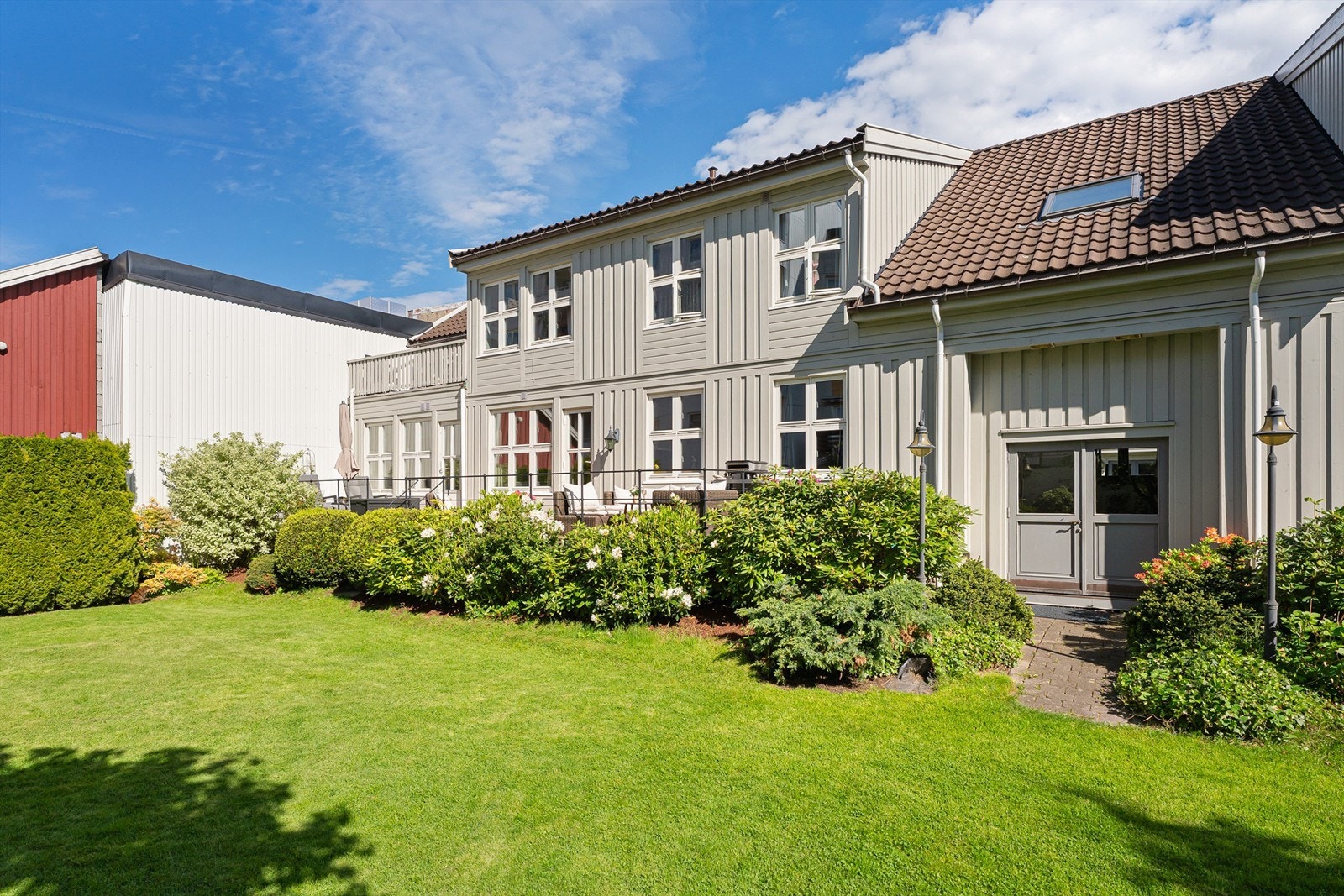 Flott opparbeidet fellesområde, nydelige solforhold Galleribilde