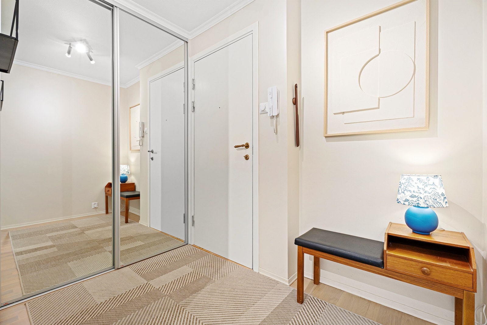 Gang, godt med garderobe for en ryddig gang Galleribilde