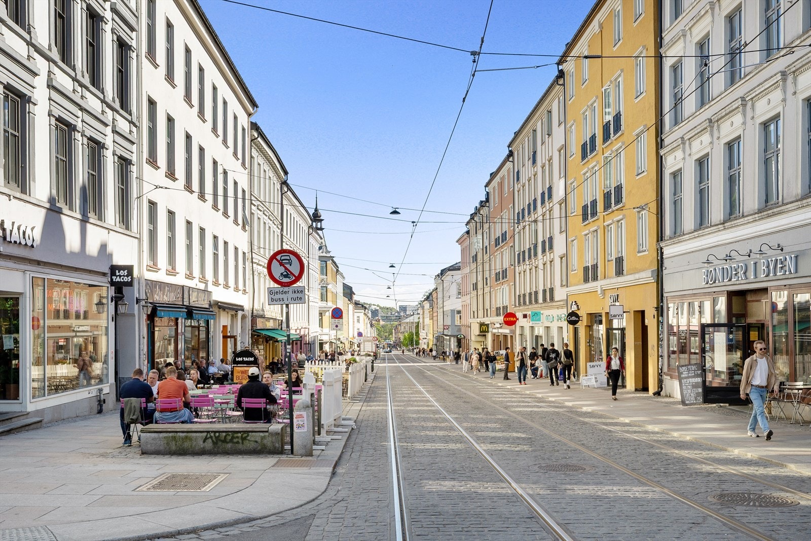 Grünerløkka er kjent for sitt pulserende byliv med et bredt utvalg av butikker, kafeer og restauranter. Galleribilde