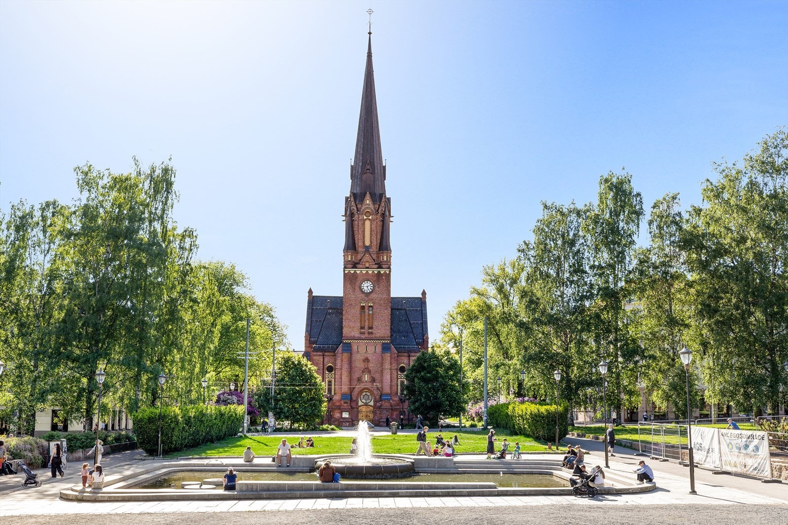 Paulus kirke ved Birkelunden er et kjent landemerke på Grünerløkka. Galleribilde