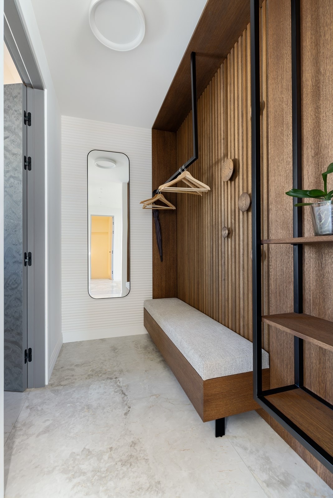 Plassbygget garderobe Galleribilde
