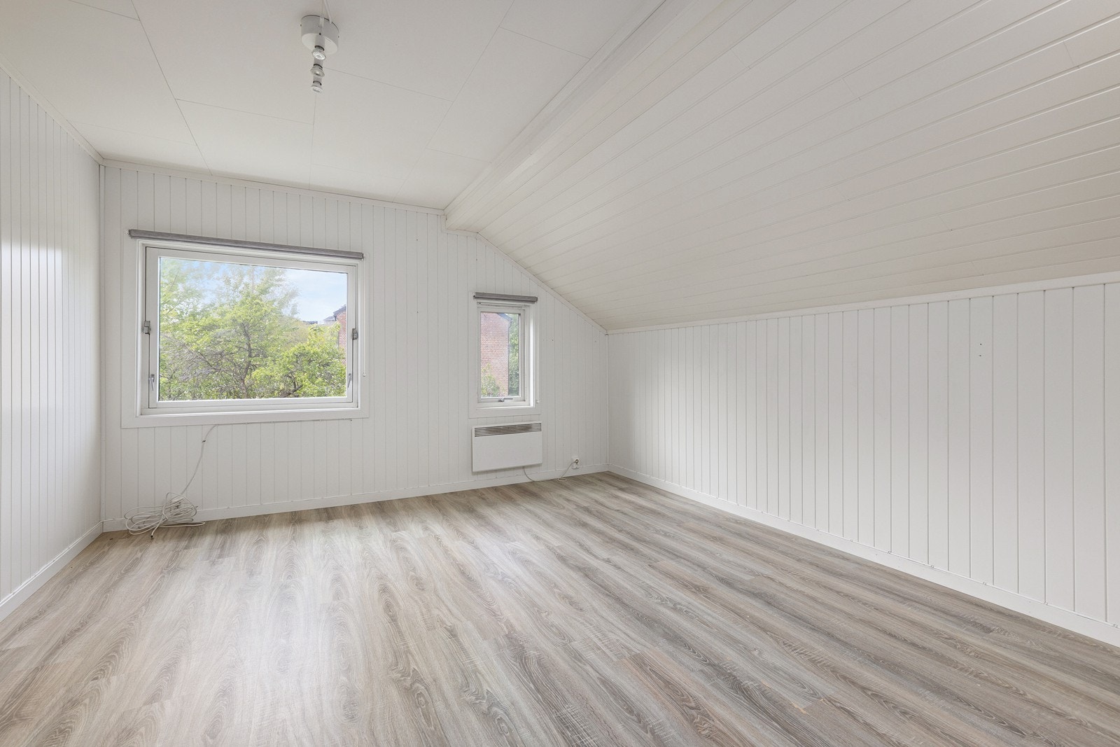 Hovedsoverom med god plass til dobbeltseng og nattbord. Galleribilde