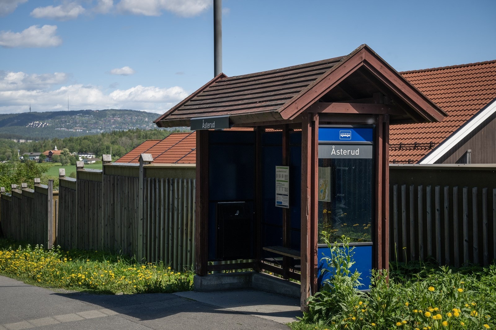 Bussholdeplass ligger kun få minutters gange fra boligen Galleribilde
