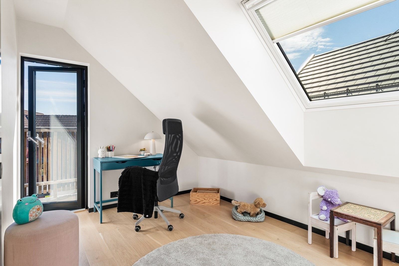 De har plass til seng, nattbord, garderobeløsning og evt. skrivebord. Galleribilde