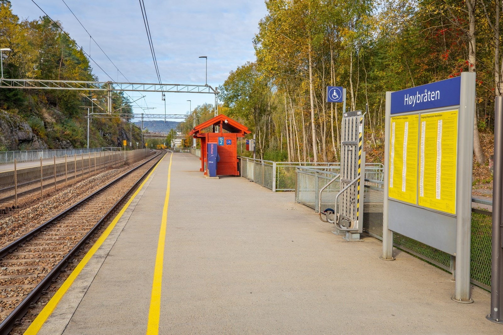 Høybråten Stasjon ligger kun 10 minutters gange fra boligen. Galleribilde