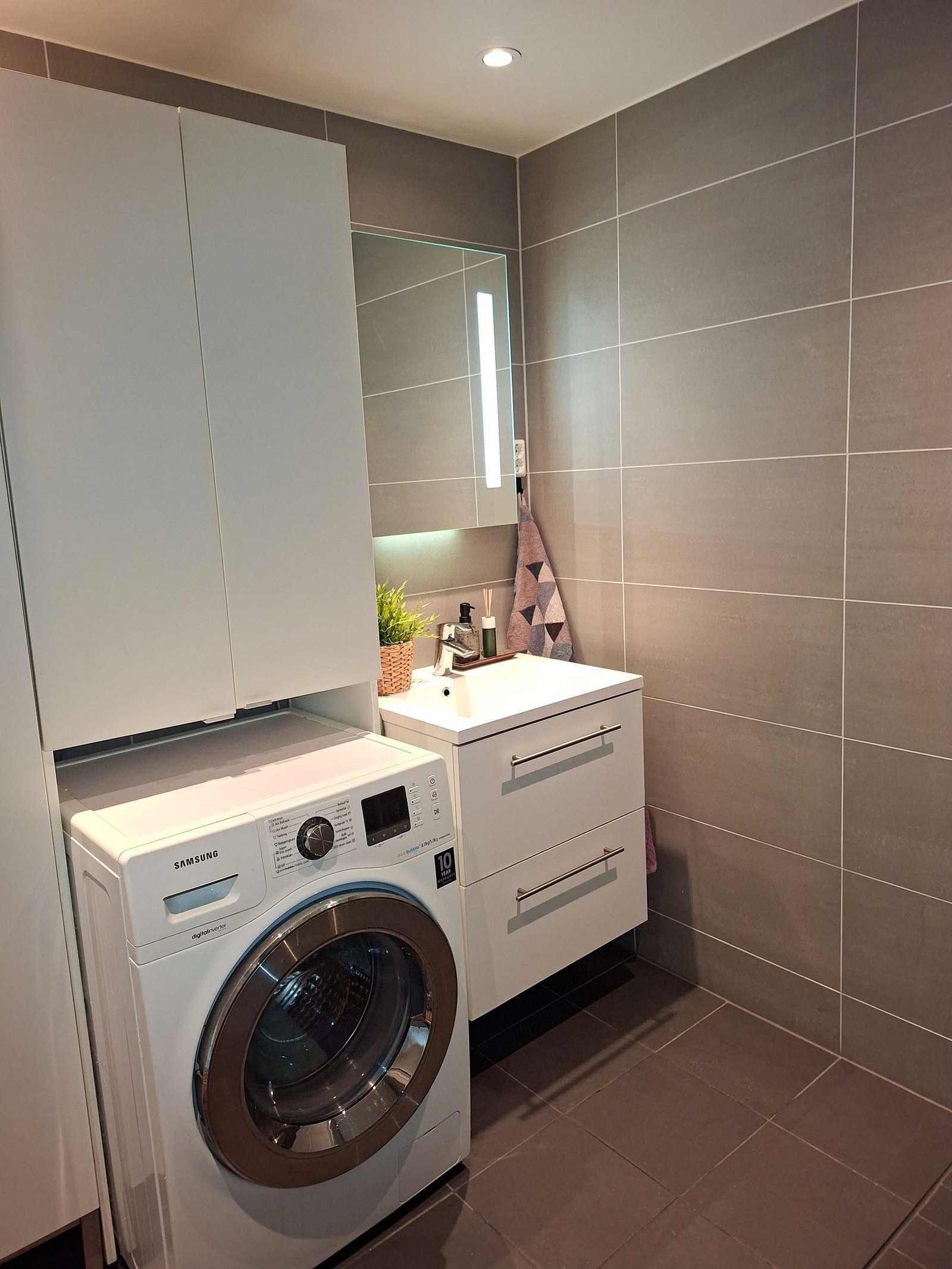 Ekstra skap på badet Galleribilde