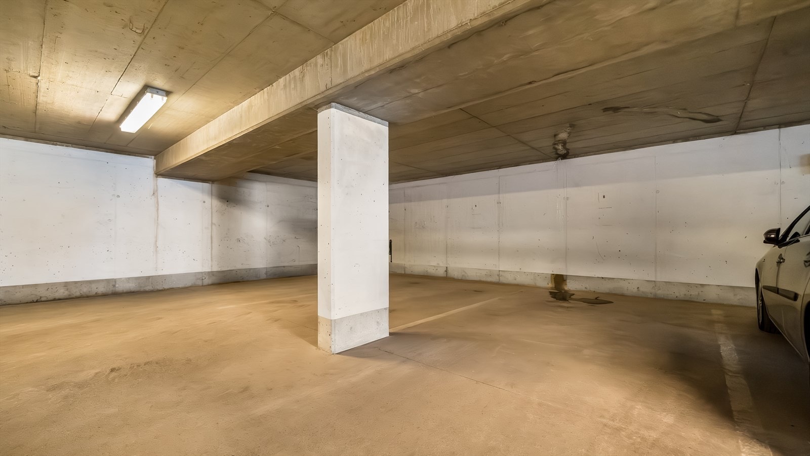 Enkel og trygg parkering i lukket anlegg Galleribilde