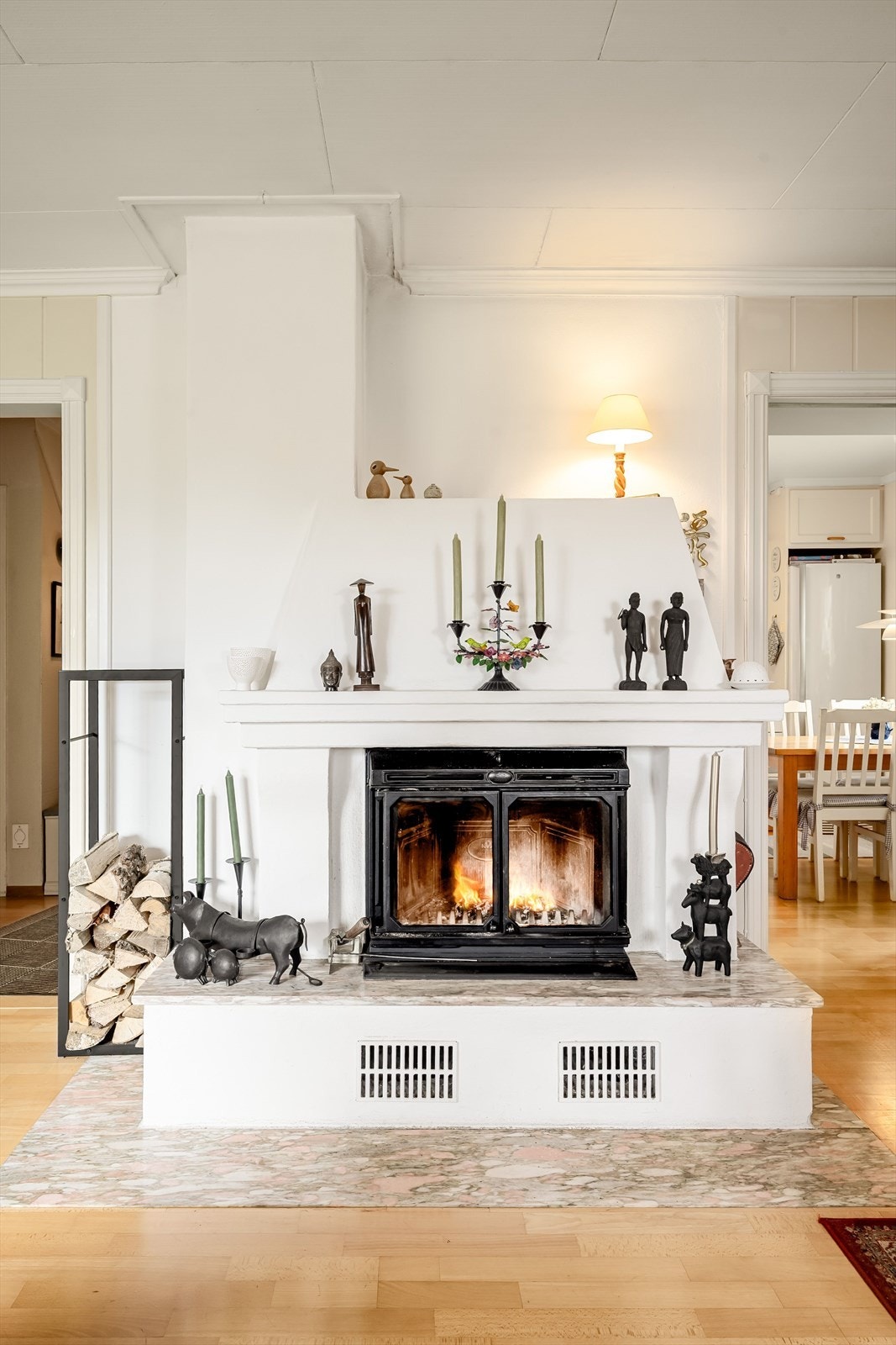 Peisen sørger for en stemning som er lun og koselig. Galleribilde