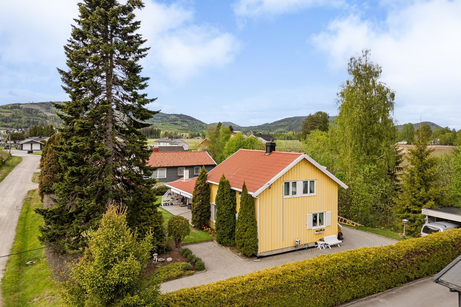 Boligen er bygd i 1967 og tilbygd med stue i 1992. Galleribilde