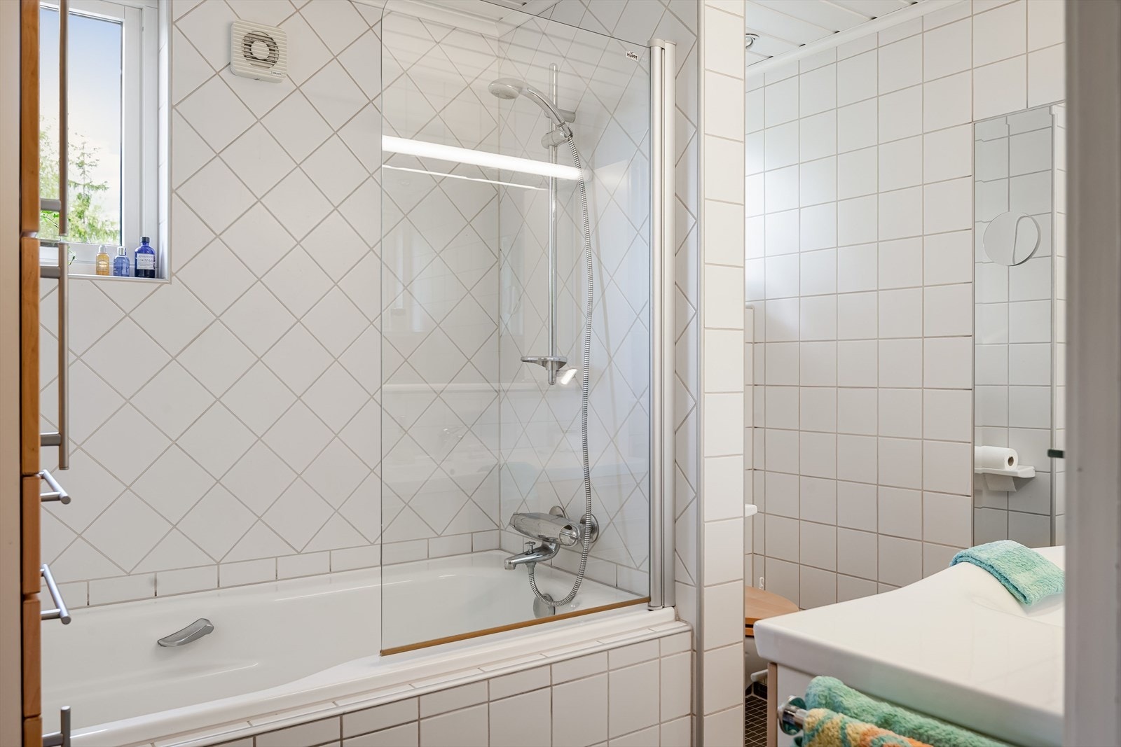 Det er flislagt og med varmekabler i gulvet. Galleribilde