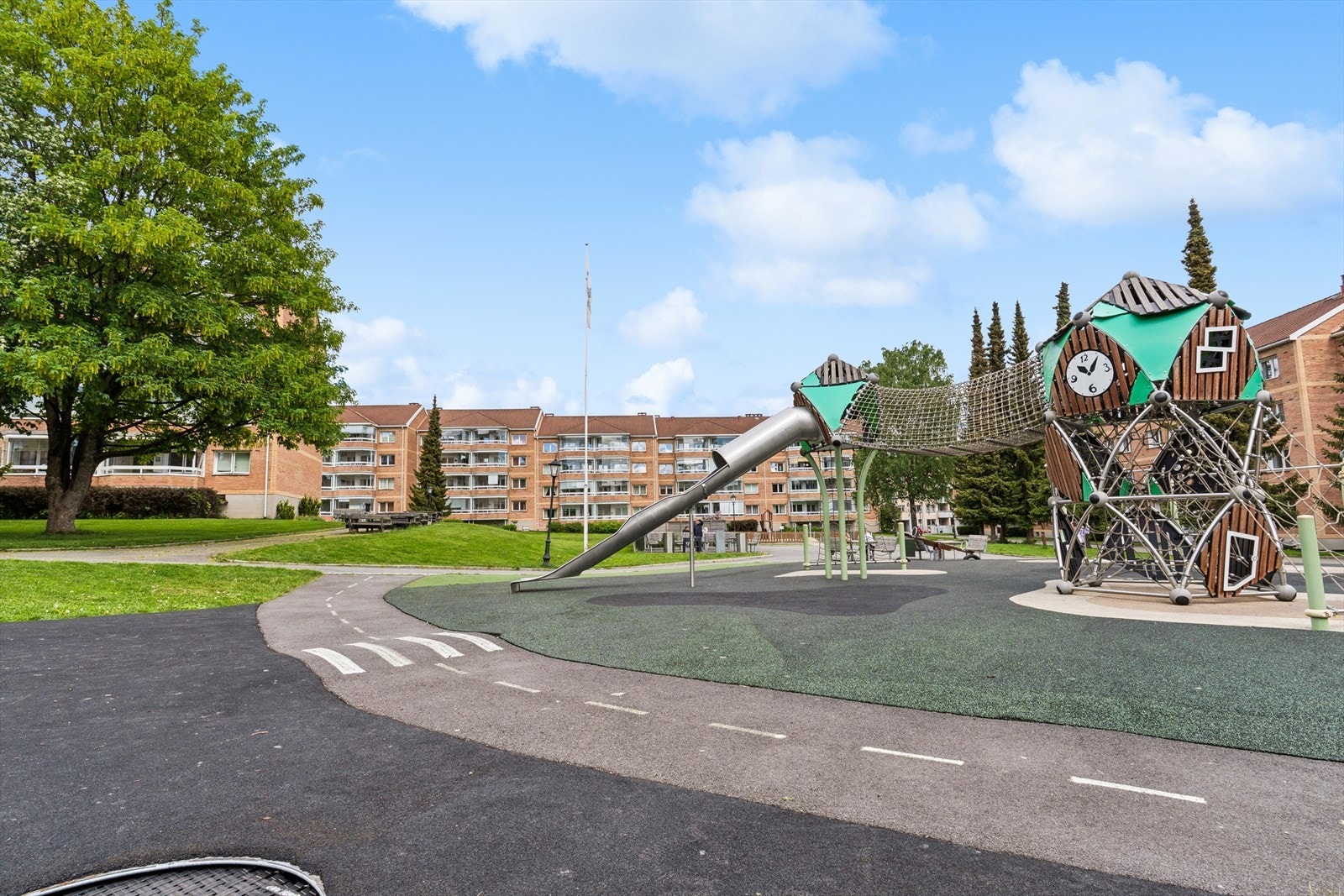 Lekeplass i umiddelbar nærhet. Galleribilde