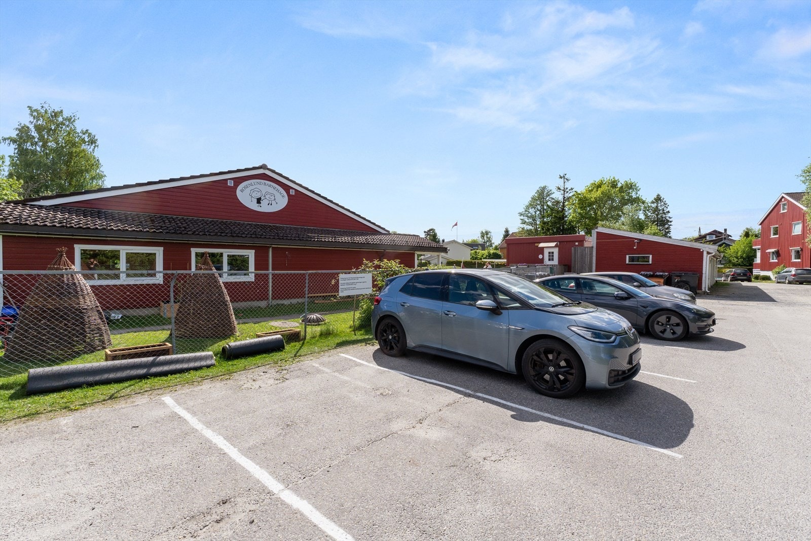 Det ligger 2 barnehager kun 2-300 meter fra eiendommen og Nordre Follo kommune kan skilte med god barnehagedekning. Galleribilde