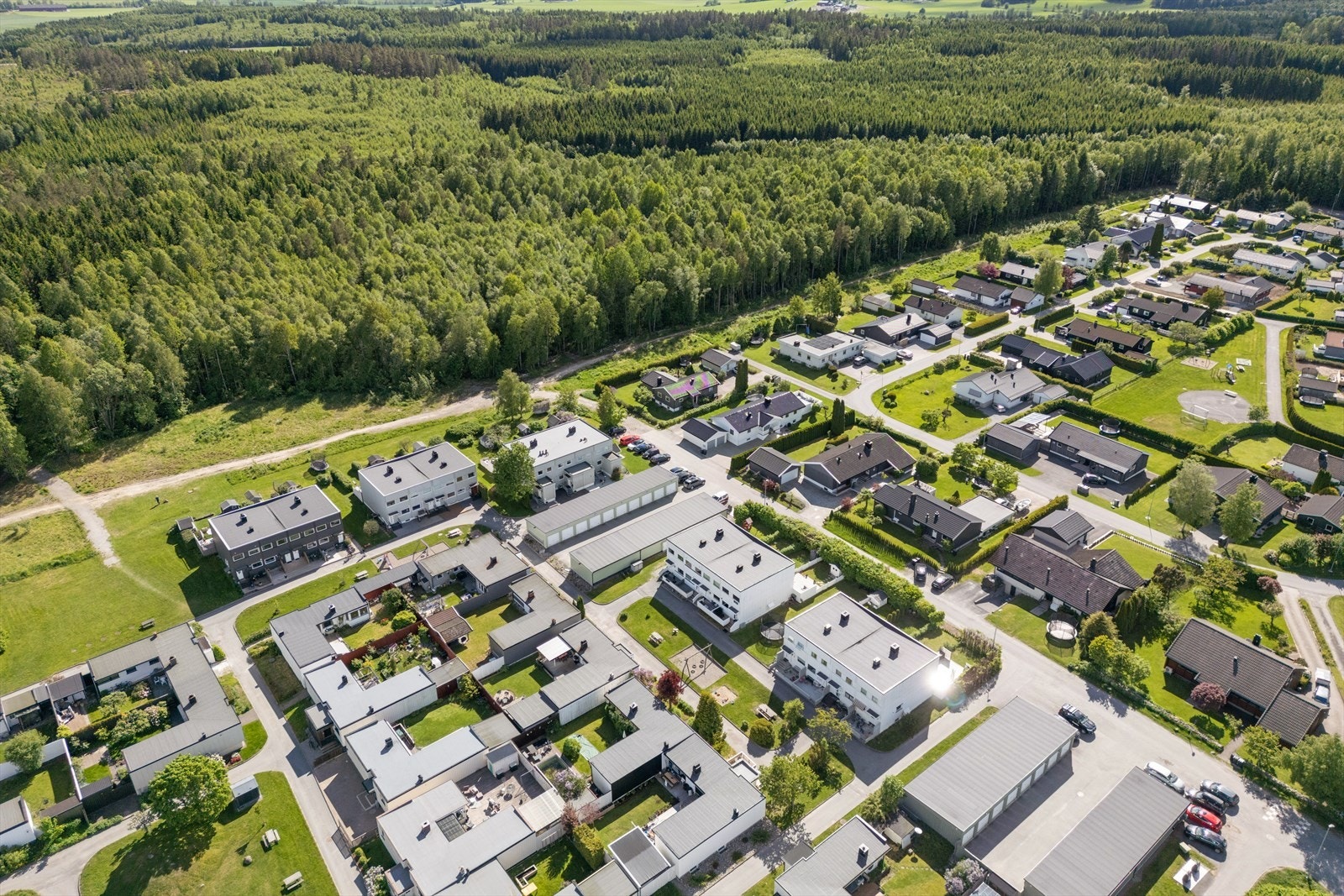 Kun få minutters gange fra eiendommen har du flotte tur- og fritidsområder sommer som vinter. Galleribilde