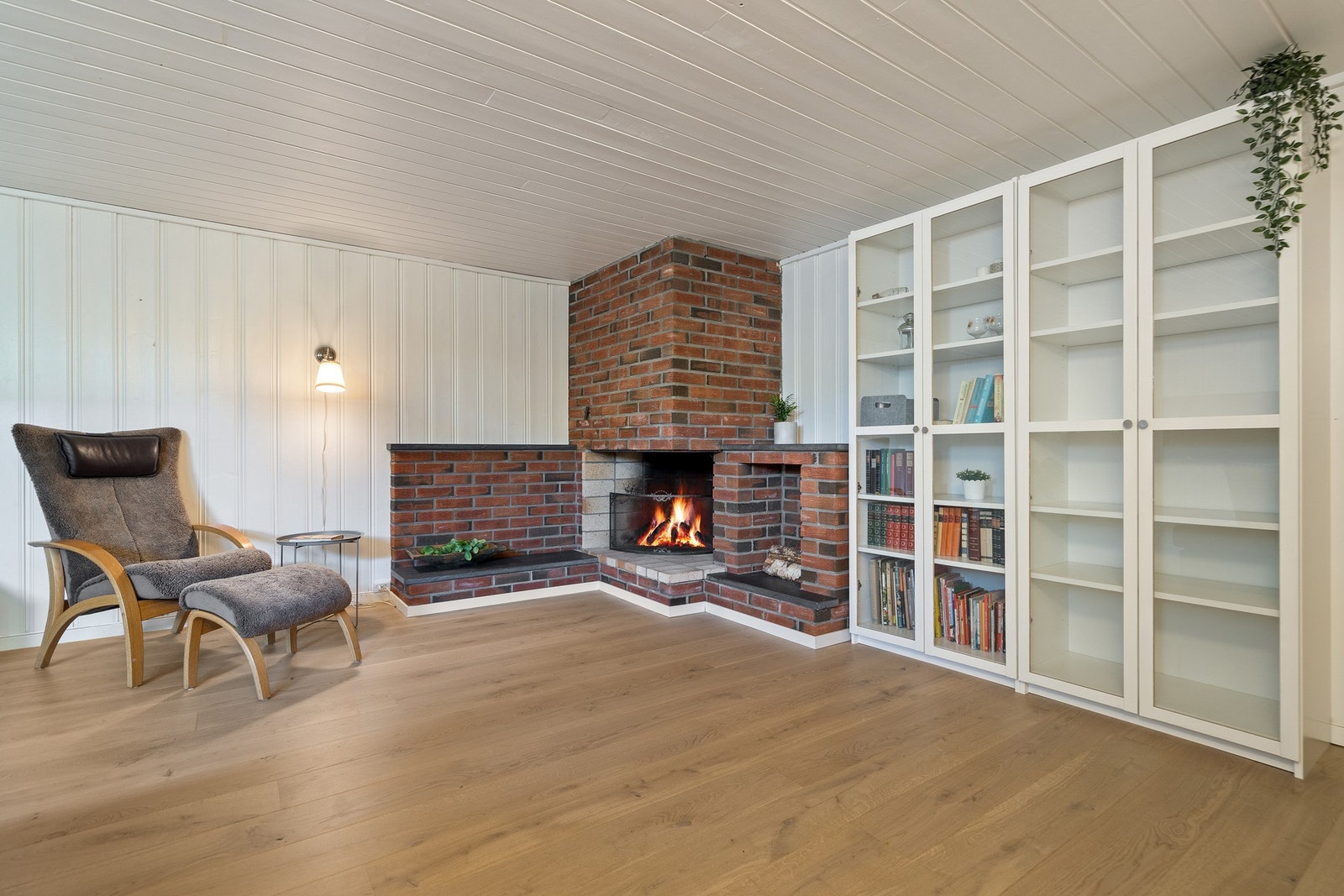 Egen sone i kjellerstue som innbyr til lesing eller avslapning. Galleribilde