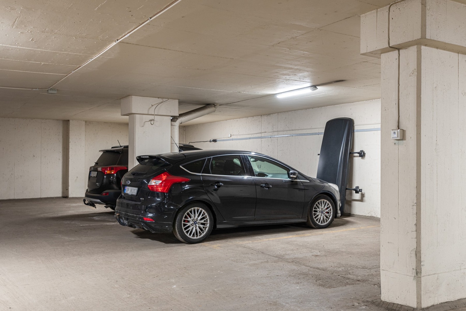 Boligen disponerer garasjeplass med mulighet for etablering av elbil lader i felles, oppvarmet garasjeanlegg - plass markert K3. Galleribilde