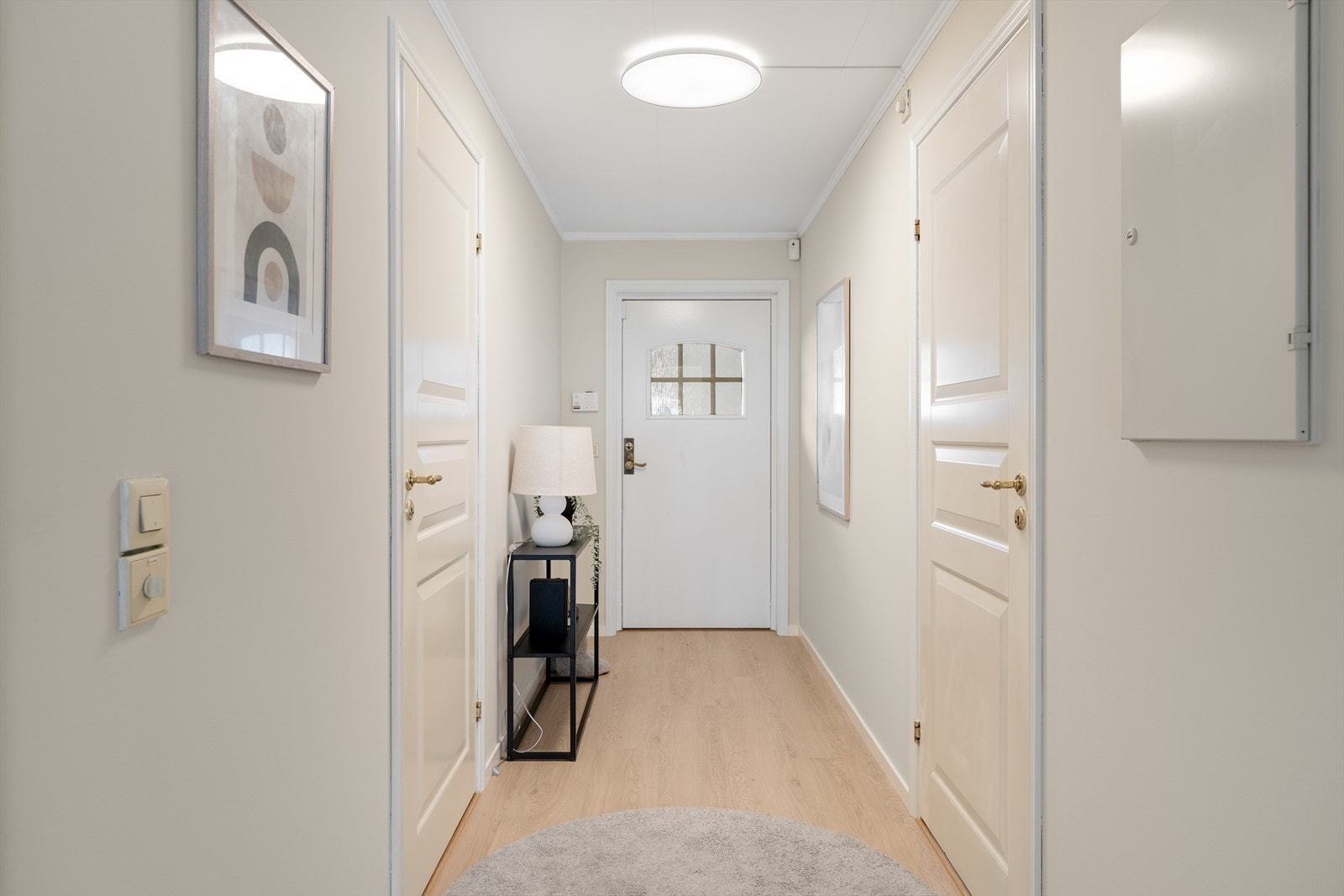 Gangen forbinder soverommene og badet med de sosiale sonene i leiligheten. Galleribilde