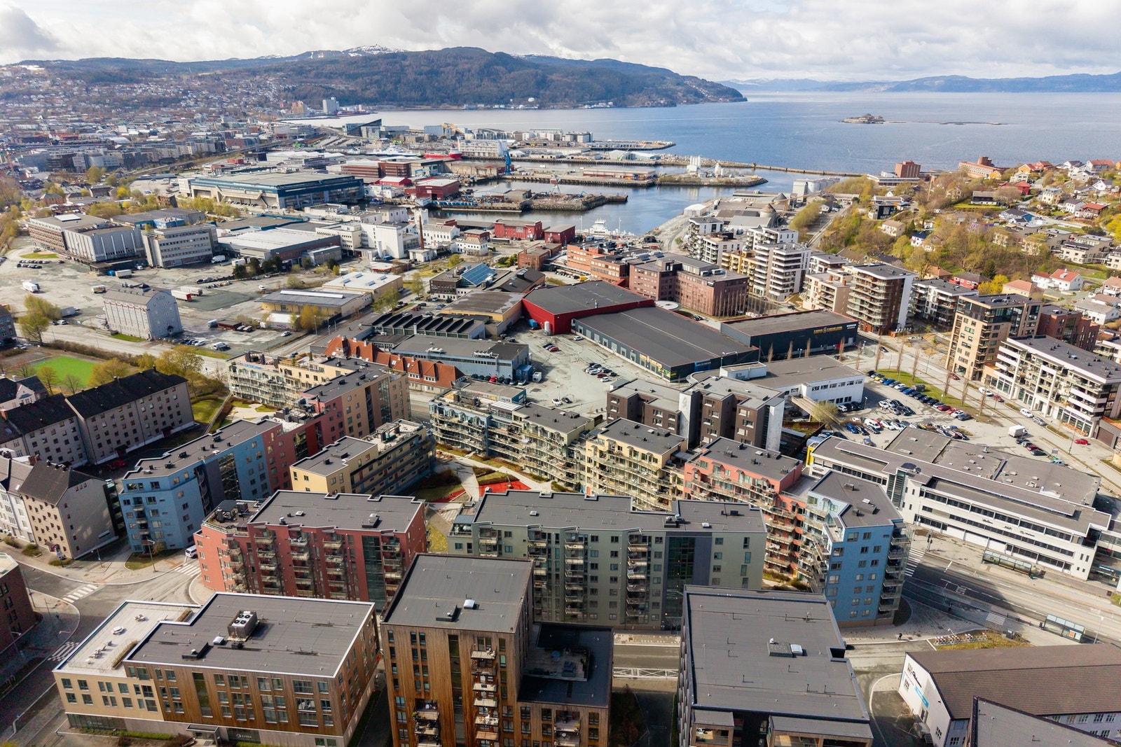 I tillegg til sentrum er det og kort gangavstand til idylliske Ladestien hvor man har flotte turstier og bademuligheter. Galleribilde